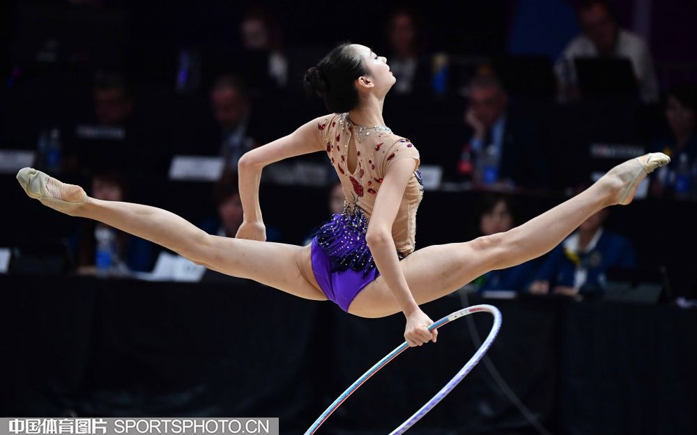 迈克·特劳特与洛杉矶天使队签下 12 年 4.26 亿美元的当时体坛第一合约