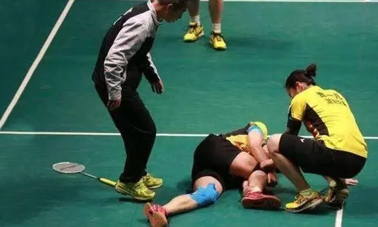 为什么捕手在给暗号时要用大腿和护具遮挡对方跑垒员的视线